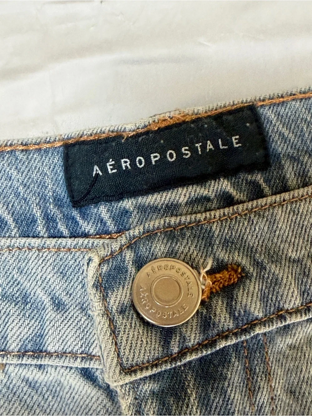 Aeropostale Light Wash‎ Distressed Boyfriend Jeans